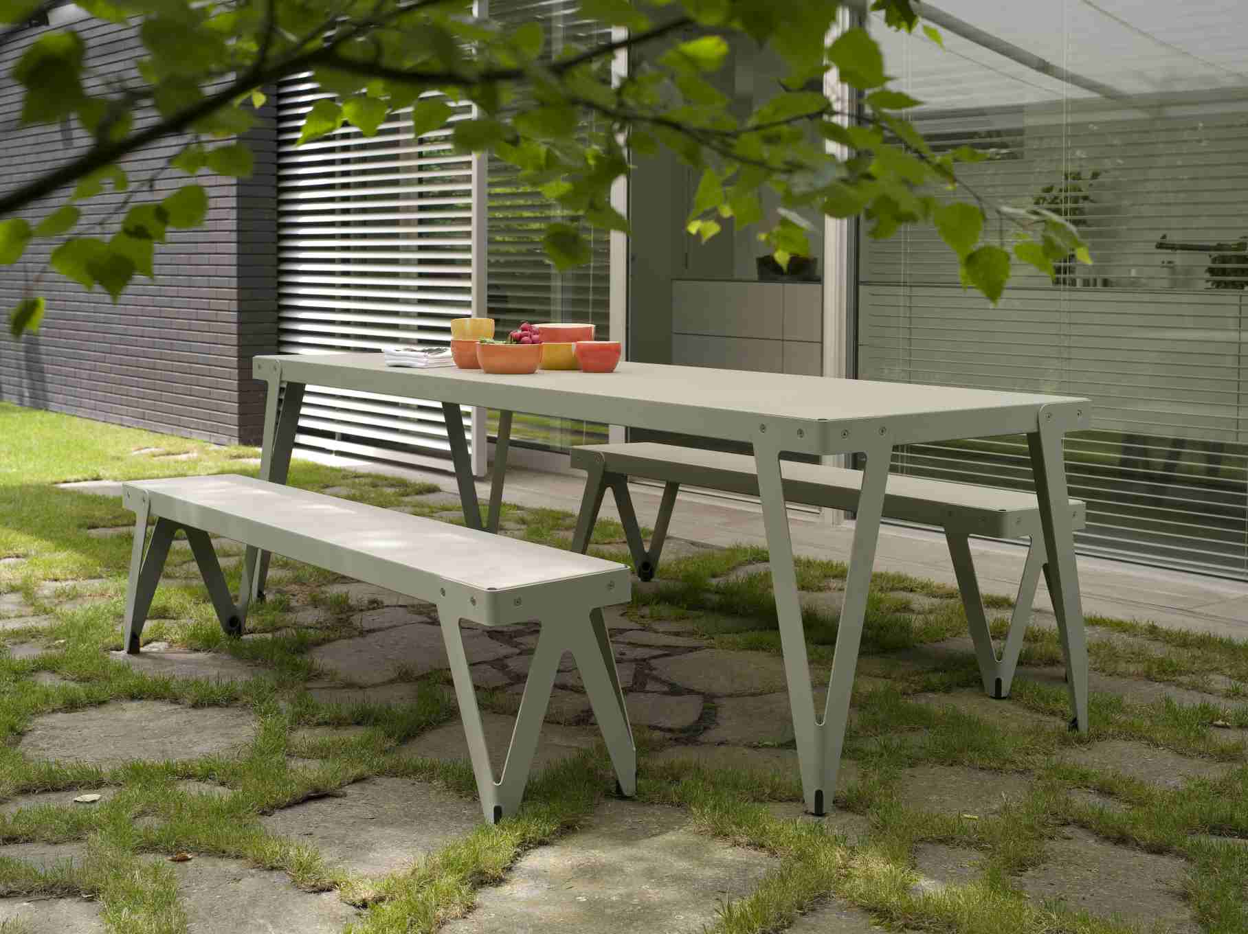 Lloyd Outdoor Bench Bank Functionals