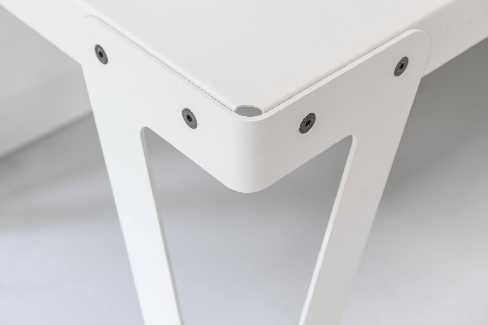 Lloyd Indoor Table Tisch Functionals